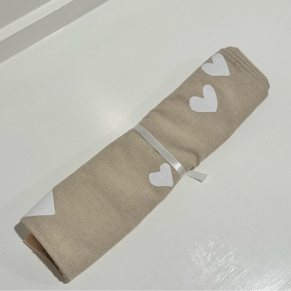 Target Heart Patterned Target Runner - Picture 8 of 9